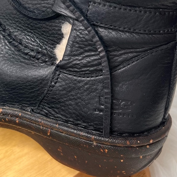 UGG Caspia 1932 Black Leather Lace Up Ankle Sheepskin Winter Fall Boots Sz. 8 - Picture 7 of 11